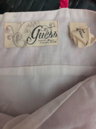 Vestido Guess floral rosa y blanco