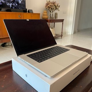 MacBook Pro 16” M1 Pro (16GB RAM / 512GB SSD)