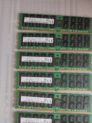 8 Moduli Memoria RAM DDR4 ECC RDIMM SKHynix da 16GB