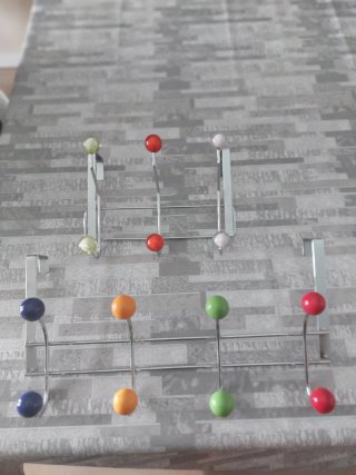 Perchas para puerta con bolas de colores
