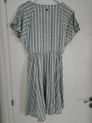 Vestido de verano verde y blanco