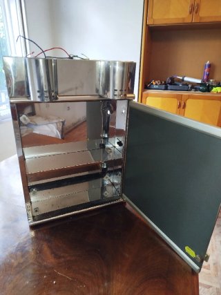 Espejo de baño con marco plateado