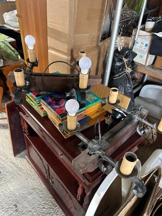 Lámpara forja y madera