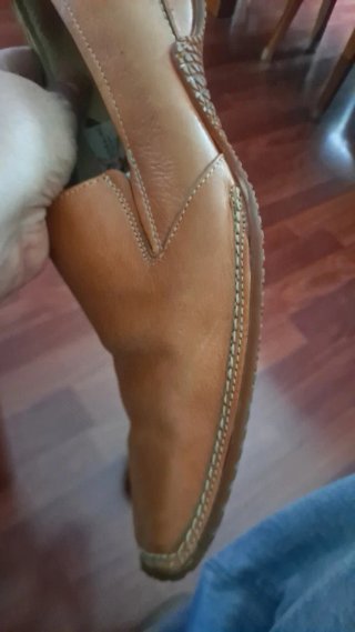 Mocasines de piel color camel cosidos a mano