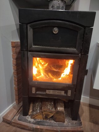 Estufa de leña con horno