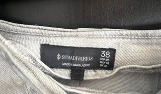 Pantalón Stradivarius gris talla 38