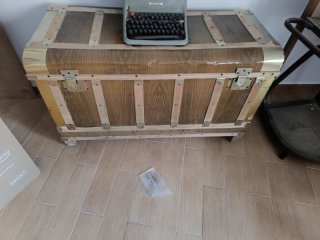 Cofre de madera y metal