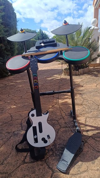 Guitar Hero World Tour Wii + Batería + guitarra