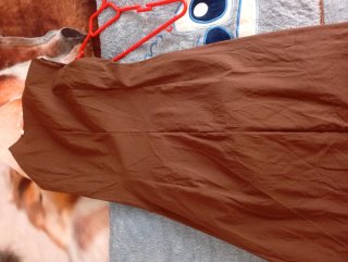 Vestido marrón con fruncido