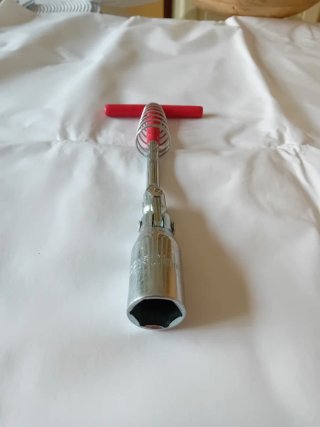 Llave de bujía ciclomotor  nueva a estrenar