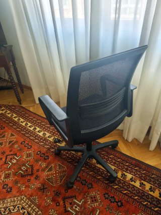 Silla de oficina negra