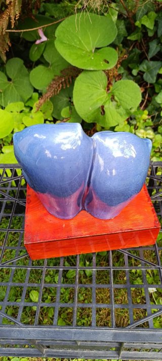Figuras de búhos azules