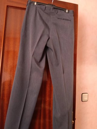 Pantalón de vestir en tela con caída sin estrenar