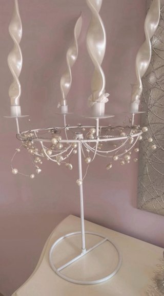 Candelabro bianco con perle  Compreso di candele