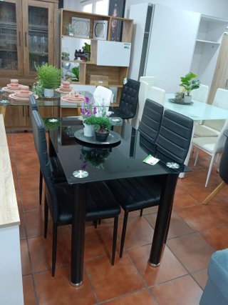 Mesa de cristal templado con 4 sillas