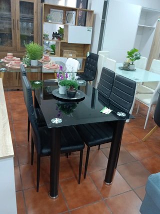Mesa de cristal templado con 4 sillas