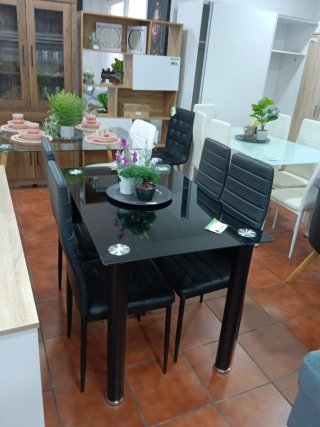 Mesa de cristal templado con 4 sillas