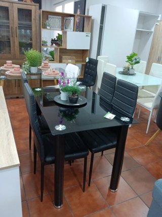 Mesa de cristal templado con 4 sillas