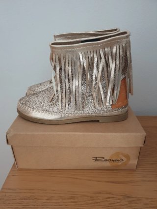 Botines Roayena dorados con flecos y purpurina