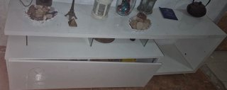 Estantería blanca y marrón