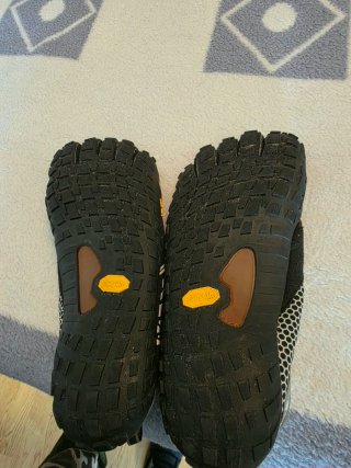 Fivefingers vibran Talla 44 Marrones y negras