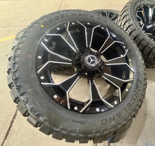 KIT COMPLETO LLANTAS 20" + NEUMÁTICOS