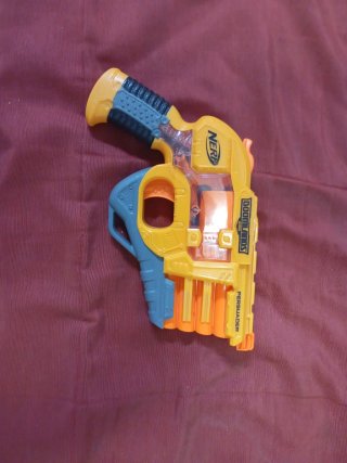 Pistola Nerf Persuader Doomlands