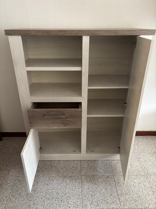 Sillón, mesa, mueble auxiliar y regalo de 4 sillas