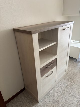 Sillón, mesa, mueble auxiliar y regalo de 4 sillas