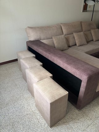 Sillón, mesa, mueble auxiliar y regalo de 4 sillas