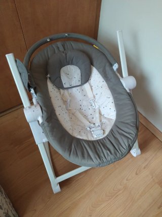 Hamaca para bebé gris y blanca