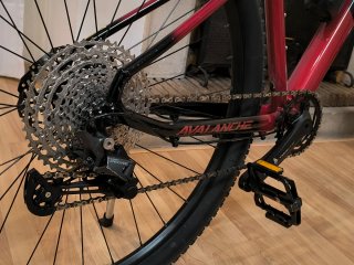 Bicicleta GT Avalanche Elite M 29