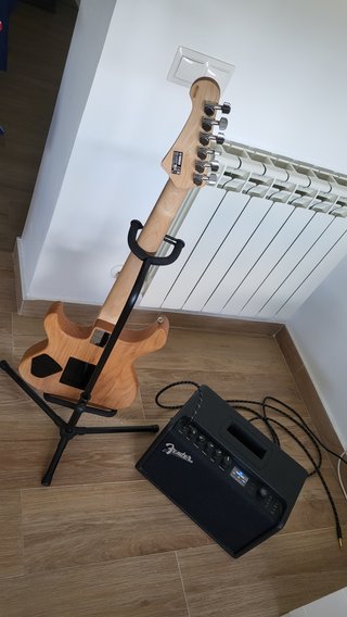Guitarra electrica + Amplificador + Footswitch