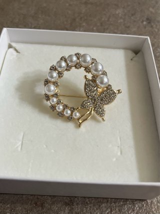 Spilla elegante Farfalla Perle e strass Dorata