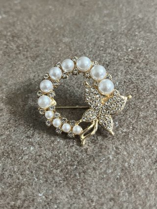 Spilla elegante Farfalla Perle e strass Dorata