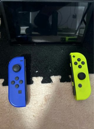 Nintendo Switch Azul y Amarillo