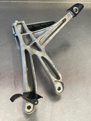Estribera Derecha VFR1200