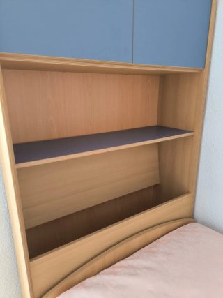 Mueble con escritorio, estantería y cama nido