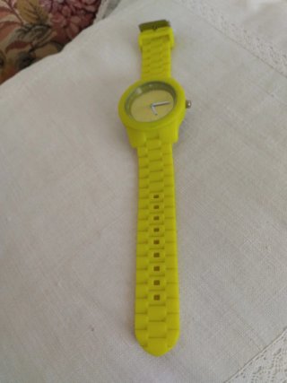 Reloj QWatch Dorado y Amarillo