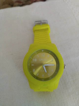 Reloj QWatch Dorado y Amarillo