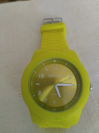 Reloj QWatch Dorado y Amarillo