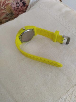 Reloj QWatch Dorado y Amarillo