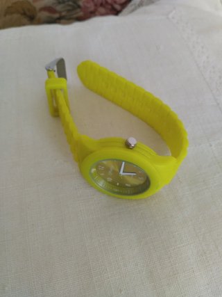 Reloj QWatch Dorado y Amarillo