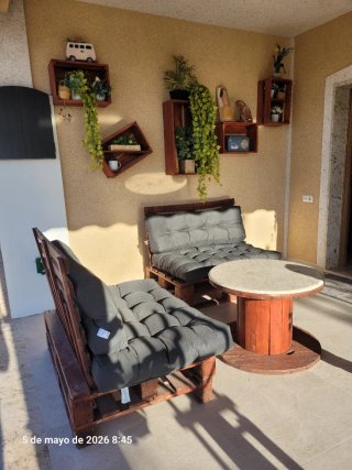 Sofás de palets y mesa de centro
