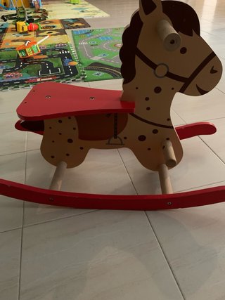 Caballito de madera para niños