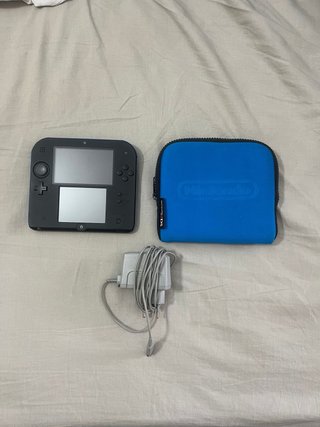 Nintendo 2DS Negra + Funda y Cargador