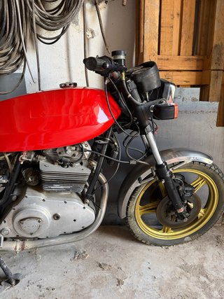 Ducati 500 Desmo Roja