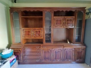 Mueble salón madera vitrinas
