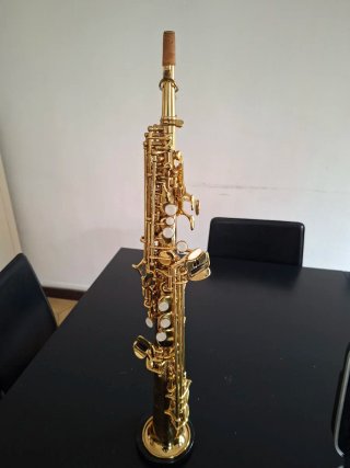 Saxofón Soprano Dorado