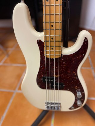Bajo Fender American Standard Precision Bass